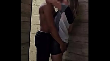 Negão BBC fode casada no drive-in