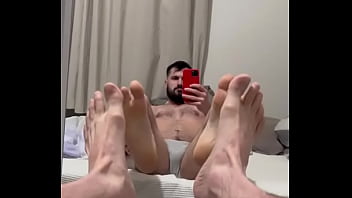 CURTE UM P&Eacute_ DE MACHO