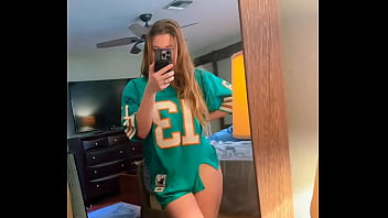 Happy Football Sunday! Fingers crossed and booty out Our household is not ok right now #flnativeproblems