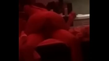 LA LLEVÓ PA UNA CABAÑA Y LE ROMPO SU CULO