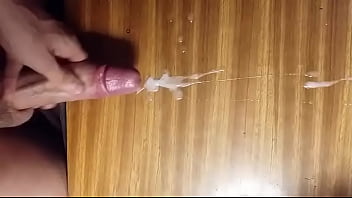 I had an explosive cum on the table