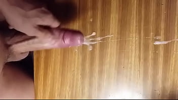 I had an explosive cum on the table