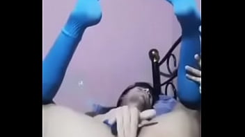 Me pongo mi hilo favorito y comienzo a dedearme