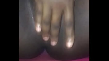Belle chatte masturbée