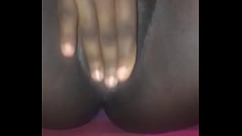 Belle chatte masturbée