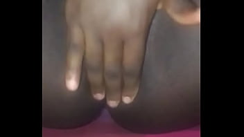 Belle chatte masturbée