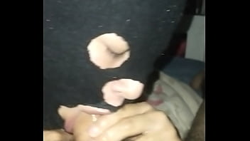 Chica hermosa chupando pija