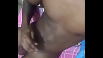 Chaud Et Doué Éjacule Dans La Branlette