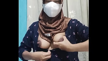 Beautiful hijab student masturbates when the house is quiet