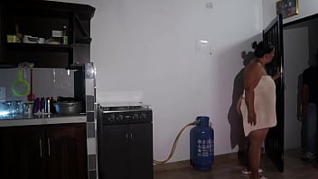 Big-assed woman pays the delivery man with a fuck