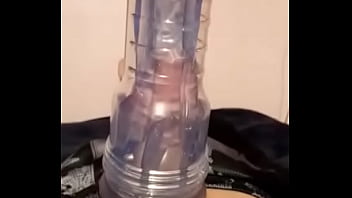 Masturbación estrenando juguete