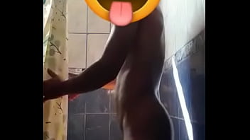 Joven venezolano moreno