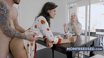 Stiefmama & Cousine: Tischfick-Triade!