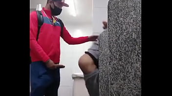 Só esperando o roludo vim e meter no banheirao