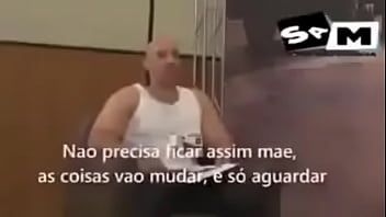Filho fica com fome e faz algo inesperado com a mãe (foda)