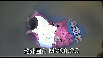 校园暴力扒衣扒裤 2024