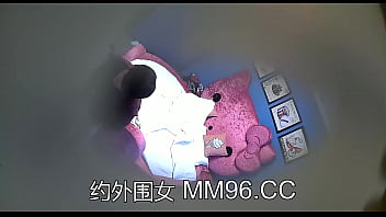 校园暴力扒衣扒裤 2024