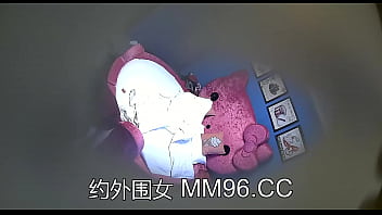校园暴力扒衣扒裤 2024