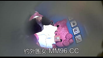 校园暴力扒衣扒裤 2024