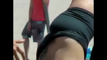 Candid Tanned Yoga Camel Toe in Black Spandex