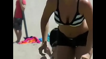 Candid Tanned Yoga Camel Toe in Black Spandex