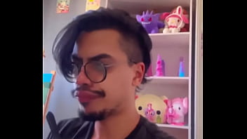 esperando ela fazer o decalque