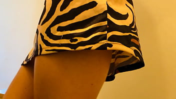 Montées des marches, vers les chambres... sans culotte