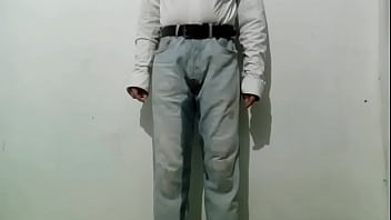 Me orino en los pantalones con mis pañales de tela y de paso tre deliciosos orgasmos