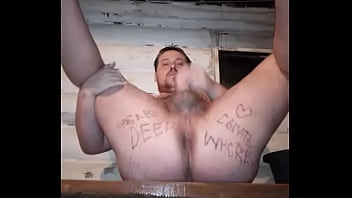 Знатного подрочил хуй и показал свой огромный толстый зад!