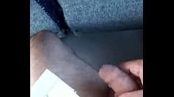thumb jerking on the  bus pajeandome en el bus en el en el bus en el bus