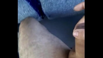 thumb jerking on the  bus pajeandome en el bus en el en el bus en el bus