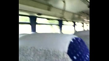 thumb jerking on the  bus pajeandome en el bus en el en el bus en el bus