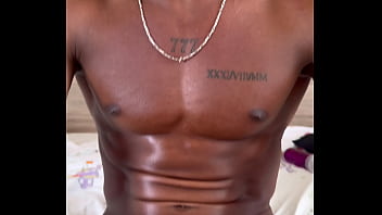 O MEU PARCEIRO CARIOCA NEGÃO ME COLOCOU A PIROCONA NO MEU RABO SEM DÓ