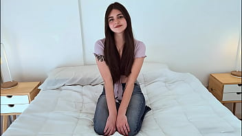 Casting de hermosa argentina de 18 años en su primera vez en las camaras