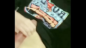 Joven se masturba - chico guapo joven