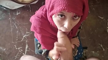 Muslim suckig big cock and cuming on mouth