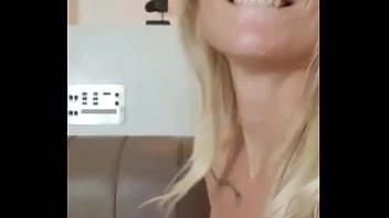 O que começou quente no Uber pegou fogo no quarto. Tesão demais em ver meu maridinho debaixo dessa bunda enorme da Bia ...