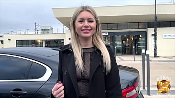 Georgia, a beautiful naughty girl, is a sex toy fan