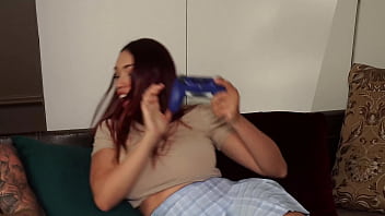 Octokuro model thought she would win him in a computer game but got intense sex.
