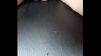 Moglie incinta si eccita e sborra come una troia