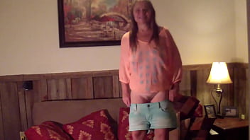 thumb she loves enter  taining offers from guys i wo  from guys i wor from guys i wor