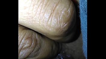 Mulattin-Muskelspiel: Feuchter Ritt mit Fingern