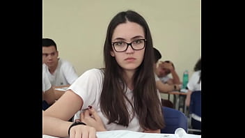 Un Nouvel Éditeur Met Lomotifzeiro À Sucer