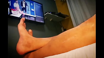 En casa viendo algo caliente ï¸