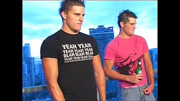 Aussie Surfer Twins