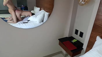 Su Vagina es tan Estrecha que Siento todos sus Fluidos Vaginales Salir