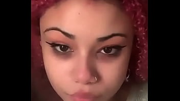 Siana Veut Mon Sperme Collant Sur Son Visage