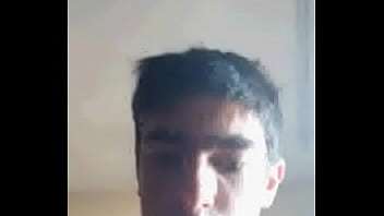 Nathan  se mastube devant un  groupe de fille