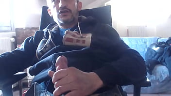 Str8 Sexy Married Italian Cums For Another Woman OnCam