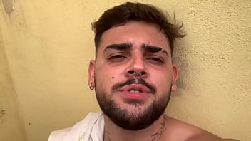DO YOU LIKE TO LISTEN TO BITCHING?